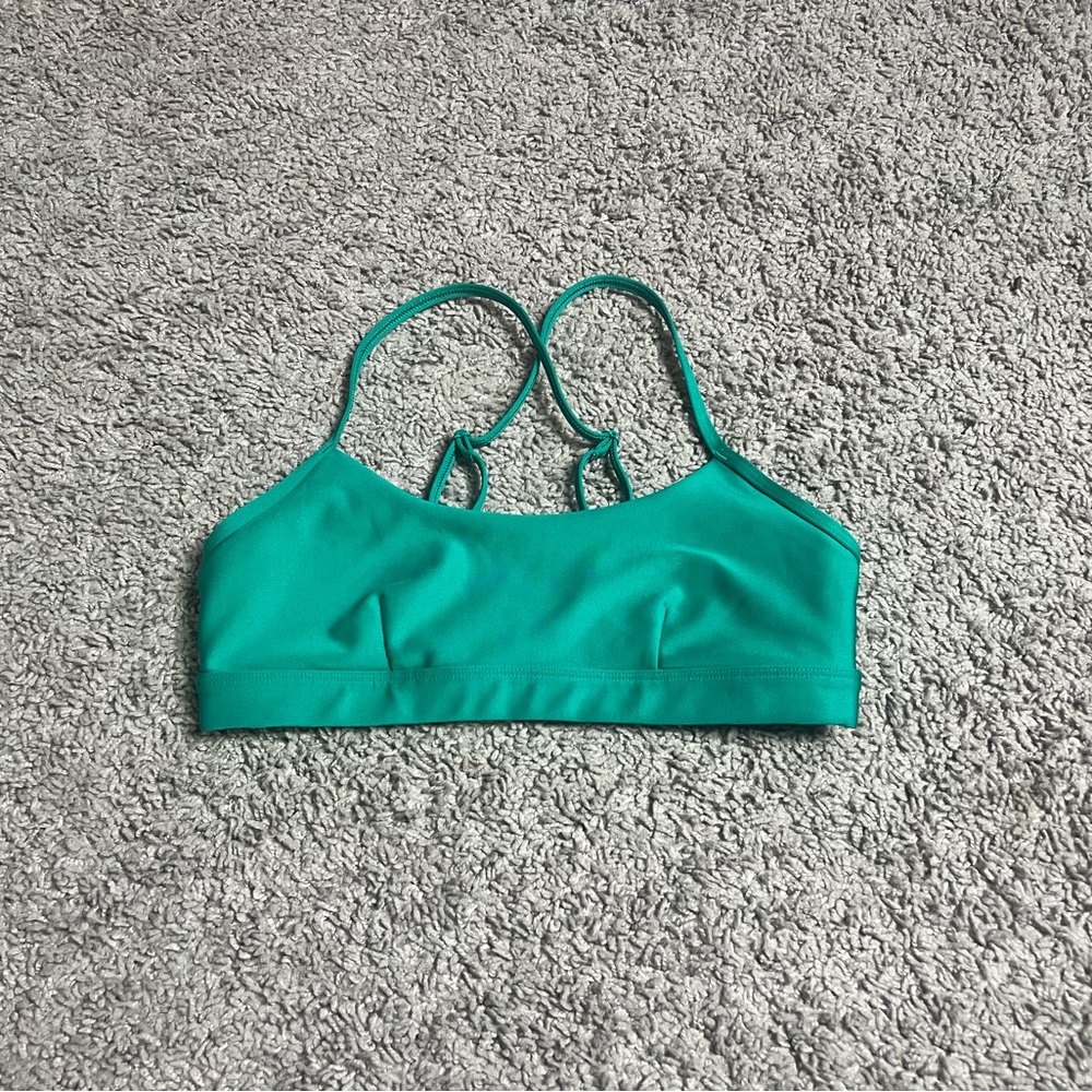 Alo green intrigue sports bra size S